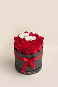 Tambor de rosas y orquídea