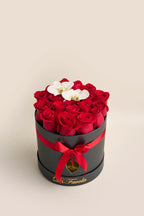 Tambor de rosas y orquídea