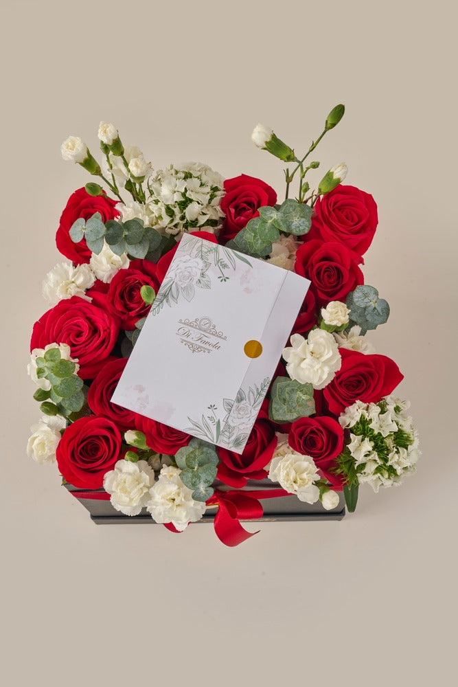 Caja de amor floreciendo