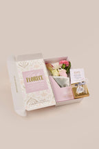 Estuche creación y dulzura. Flores y Ferrero Rocher