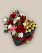 Corazón Ferrero rocher y flores mixtas