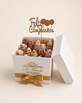 Caja cuadrada mediana  x 25 fresas con chocolate